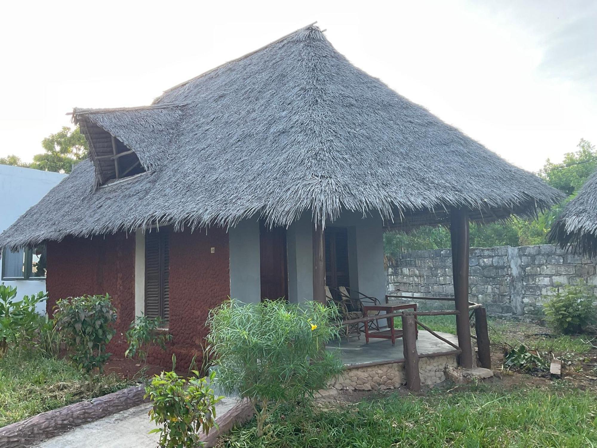 Zanzi Rest Bungalow Nungwi Esterno foto