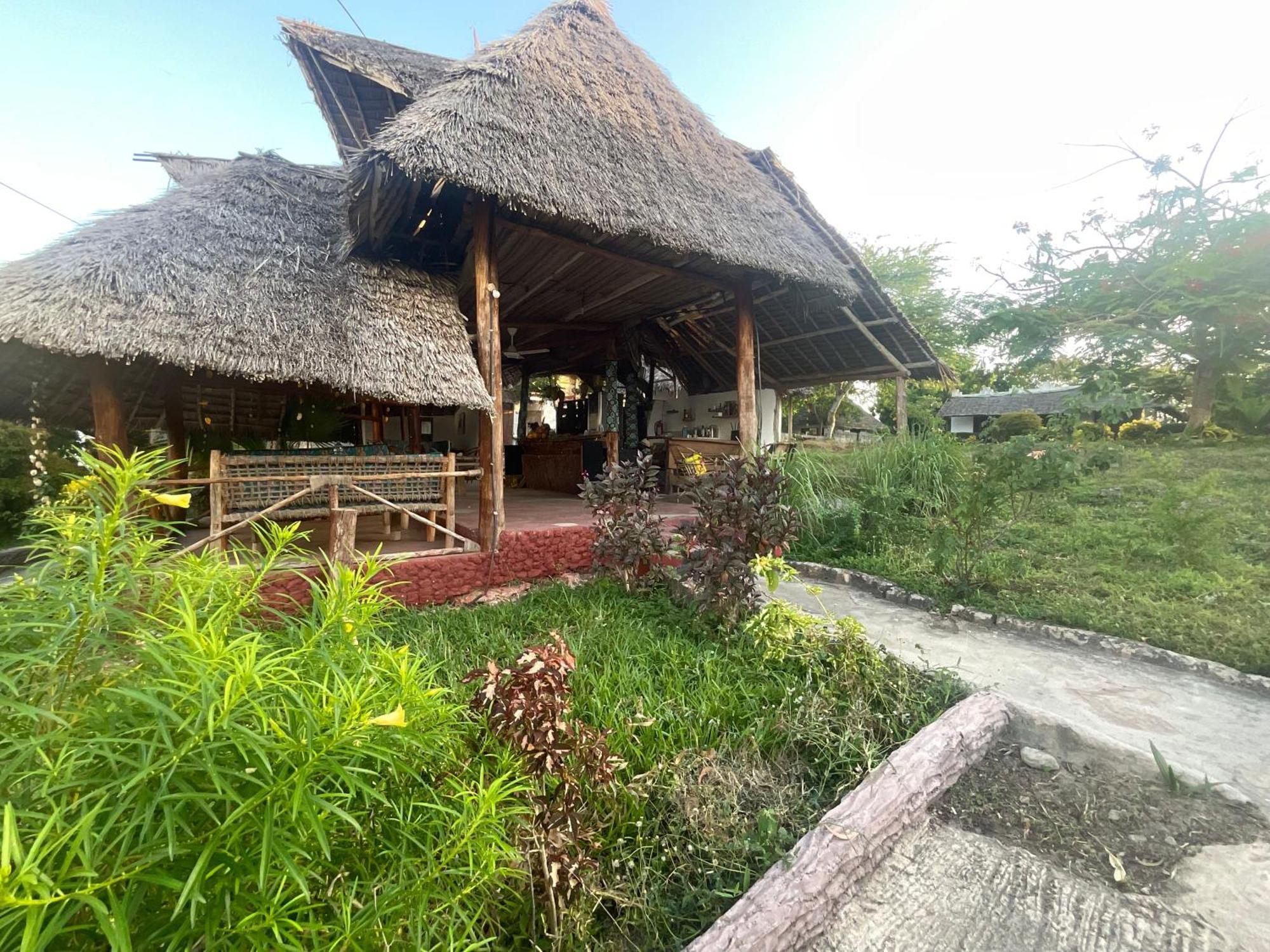 Zanzi Rest Bungalow Nungwi Esterno foto